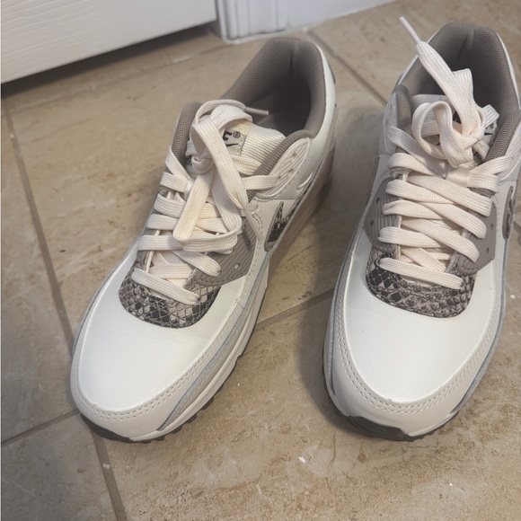 Nike Air Max 90 with Snakeskin Accent. - Picture 1 of 12